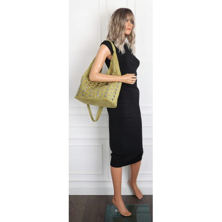 Torebka damska zamszowa worek pojemna A4 na ramię z ćwiekami S8117 Zielona
